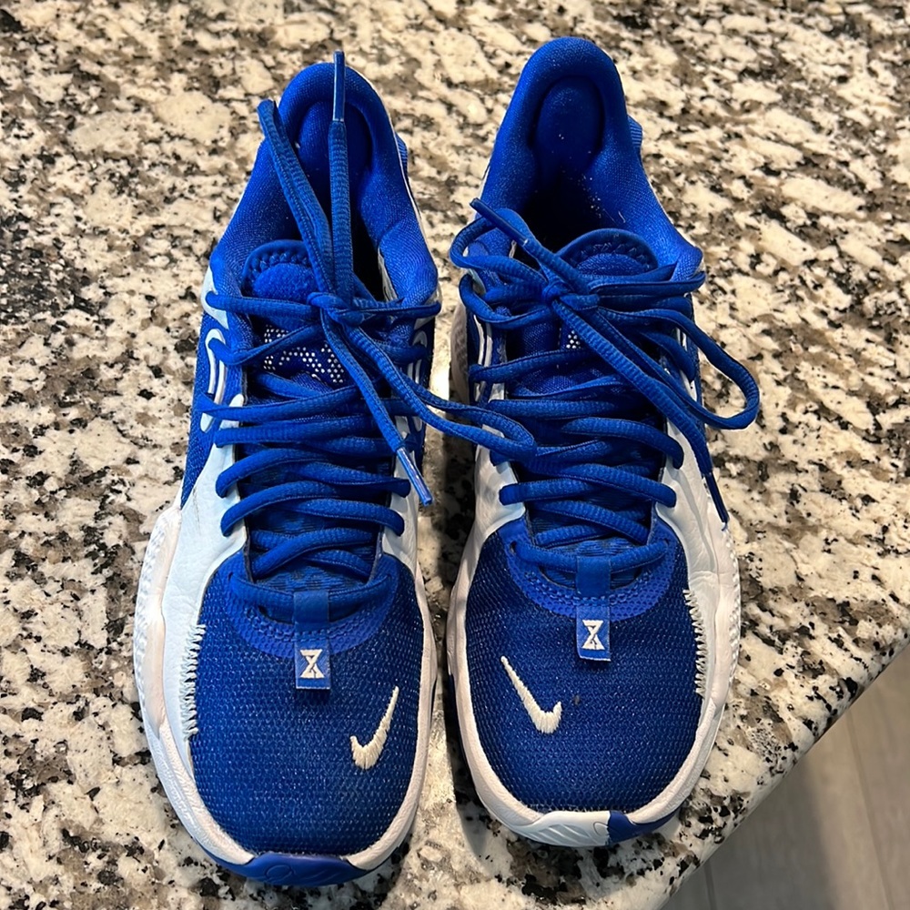 Boy’s size 4.5 NIKE Paul George Basketball Shoes